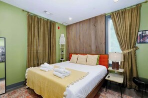 Iron/ironing board, WiFi, bed sheets - Upscale 4th-floor condo near top attractions with fast WiFi & rooftop lounge (Nashville)