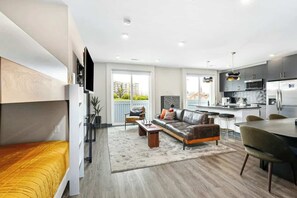 TV - Muse Contemporary second-floor condo with high-speed WiFi, central AC & balcony (Nashville)