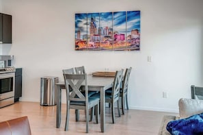 Dining - Riverfront condo with a furnished balcony - downtown, fast WiFi & central AC (Nashville)