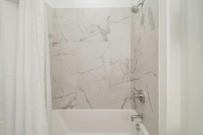 Shower, hair dryer, towels, shampoo - Riverfront condo with a furnished balcony - downtown, fast WiFi & central AC (Nashville)