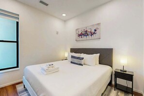 Iron/ironing board, WiFi, bed sheets - Riverfront condo with a furnished balcony - downtown, fast WiFi & central AC (Nashville)