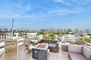 Terrace/patio - Luxe New House near Downtown & Music Row – Rooftop Deck w/ Panoramic Views (Nashville)