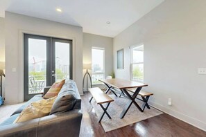 TV, fireplace, offices - Luxe New House near Downtown & Music Row – Rooftop Deck w/ Panoramic Views (Nashville)