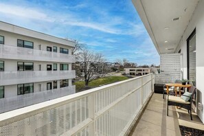 Property grounds - Unique Gulch View Retreat with Balcony, Seasonal Pool, & Gym (Nashville)