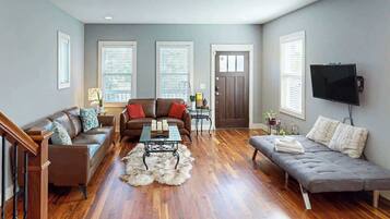 A living room with two sofas, a coffee table, and a TV.