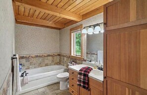 Haartrockner, Seife, Toilettenpapier