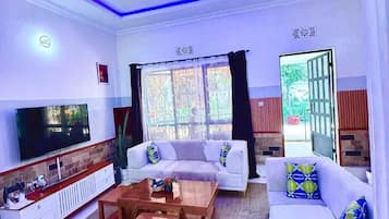 Family Bungalow, Garden View | Living area