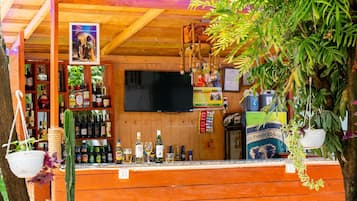10 bars/lounges