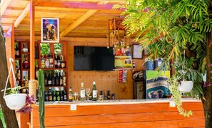 10 bars/lounges