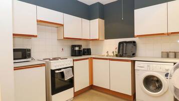 Cookware/dishes/utensils