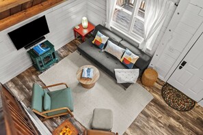Smart TV, books, stereo