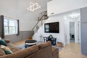 TV - NEW! Unique GeoDome - Half Block to Beach (South Padre Island)