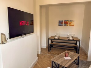Dining - The Signature Stay-Premium Living, everytime (Cardiff)