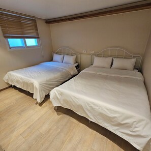 Basic Quadruple Room, 2 Queen Beds | Free WiFi - Di Alley Myeong-dong (Seoul)