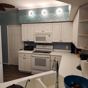 Private kitchen - Cozy 2-bedroom condo in fantastic Bradenton Tara Golf and Country Club (Bradenton)