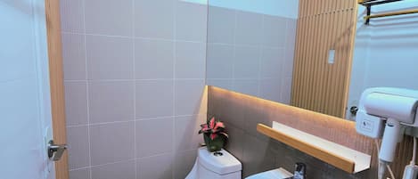 华丽公寓式客房, 城市景观 | 浴室 | 拖鞋