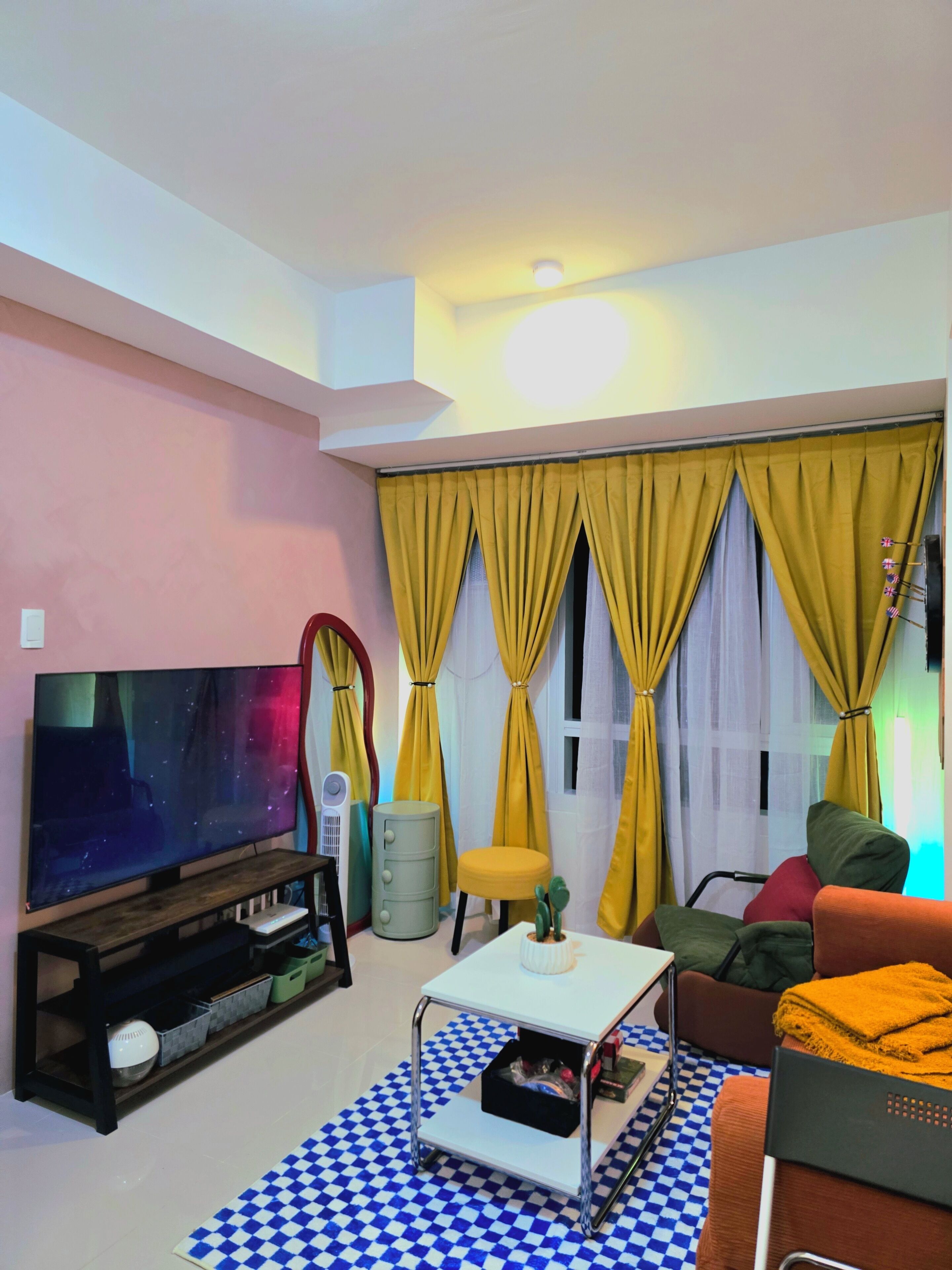 Deluxe Condo, City View | Living area