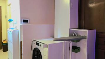 Deluxe Condo, City View | Interior