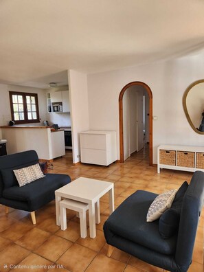 Living area - Vrbo Property (Soulac-sur-Mer)