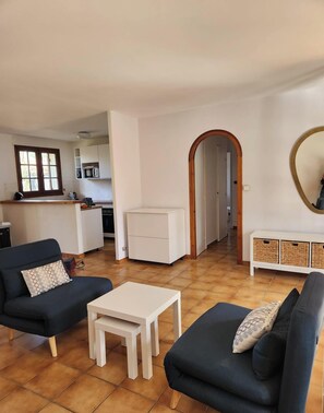 Living area - Vrbo Property (Soulac-sur-Mer)
