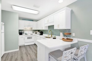 Fridge, microwave, oven, stovetop - Cozy 2 bedroom 2 bathroom condo on the beautiful West Beach at Gulf Shores (Gulf Shores)