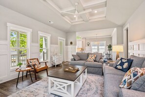 TV, books - After Dune Delight: Quiet Location Near Scenic Beach Walkover (Oak Island)