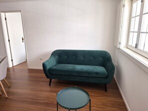 Living area - Vrbo Property (Guimarães)
