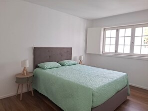 Iron/ironing board, Internet, bed sheets - Vrbo Property (Guimarães)