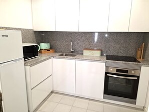 Private kitchen - Vrbo Property (Guimarães)