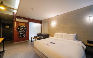 Deluxe Double Room | Desk, laptop workspace, blackout drapes, free WiFi - hotel mugja .com (namgu)
