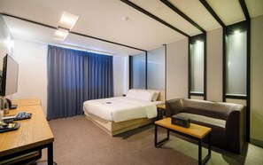 Deluxe Double Room | Desk, laptop workspace, blackout drapes, free WiFi - hotel mugja .com (namgu)