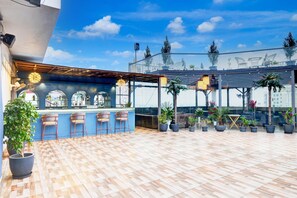 Outdoor dining - Townhouse Shobhagpura Fragrance Hotel (Udaipur)