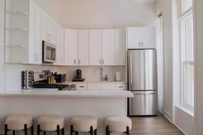 Fridge, microwave, oven, stovetop - Designer Loft 3W | Heart of Gold Coast/River North (Chicago)