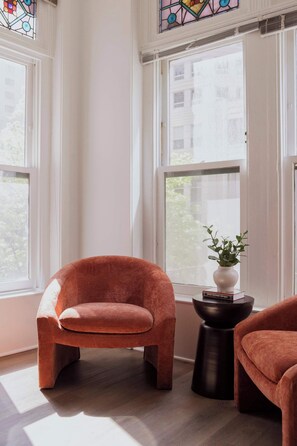 Interior - Designer Loft 3W | Heart of Gold Coast/River North (Chicago)
