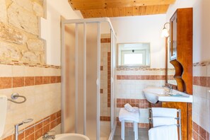 Dusche, Haartrockner, Handtücher