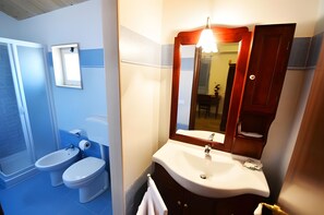 Bathroom - Country House 'Alla Corte Di Nonna Maria' with Air Conditioning (Modica)