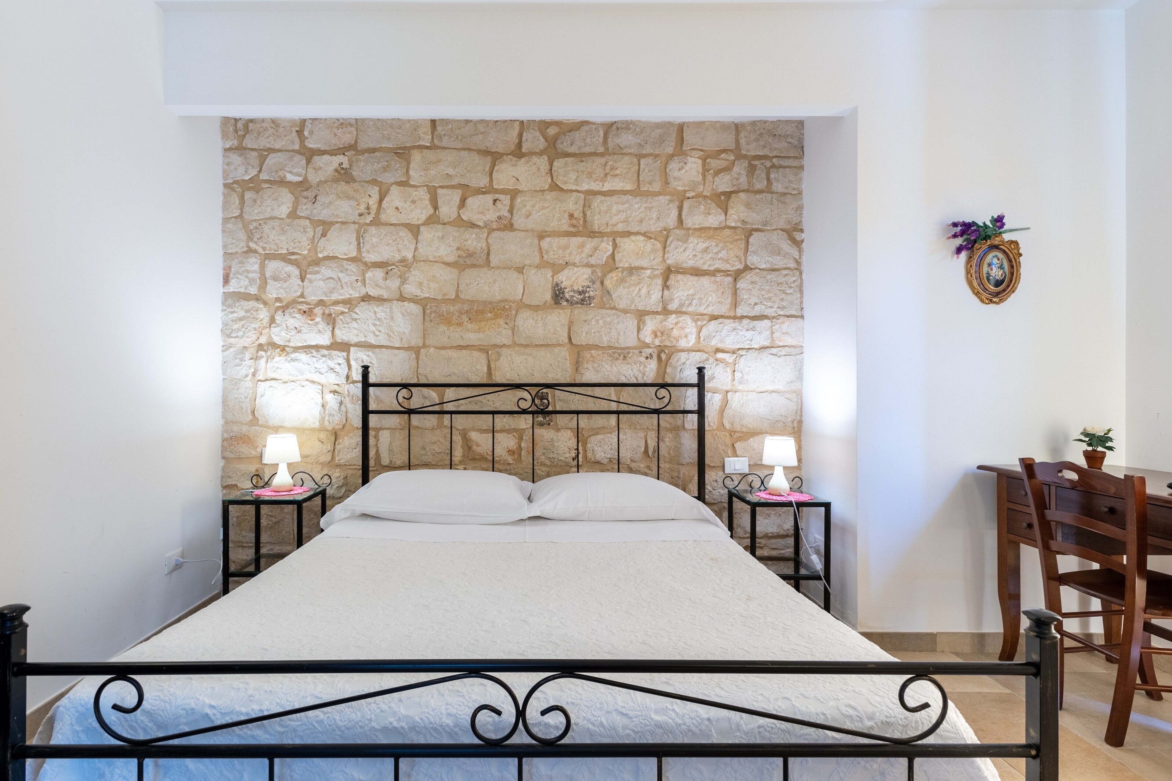 WiFi, bed sheets