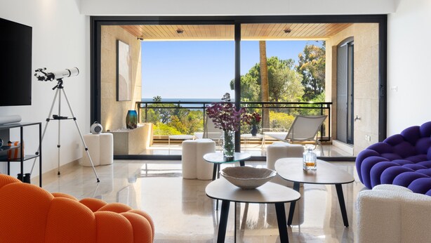 A modern living room with a telescope, a balcony with a view of the sea, and a large window. - 223 Le Gla Euls in Golfe Juan (Vallauris)