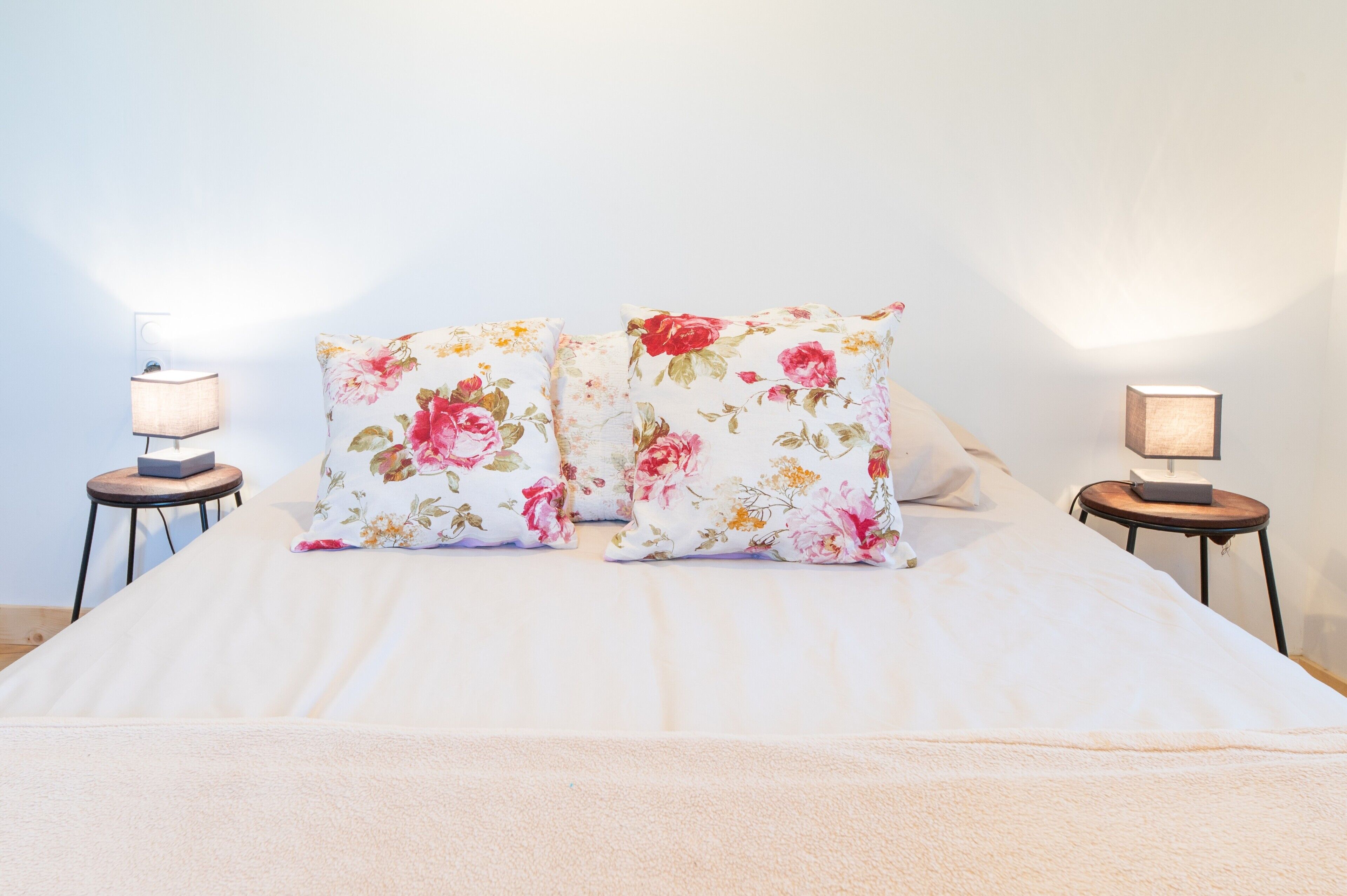 WiFi, bed sheets