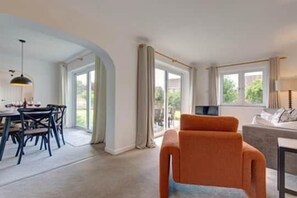 Fireplace, ping pong - Smugglers Retreat (Hunstanton)