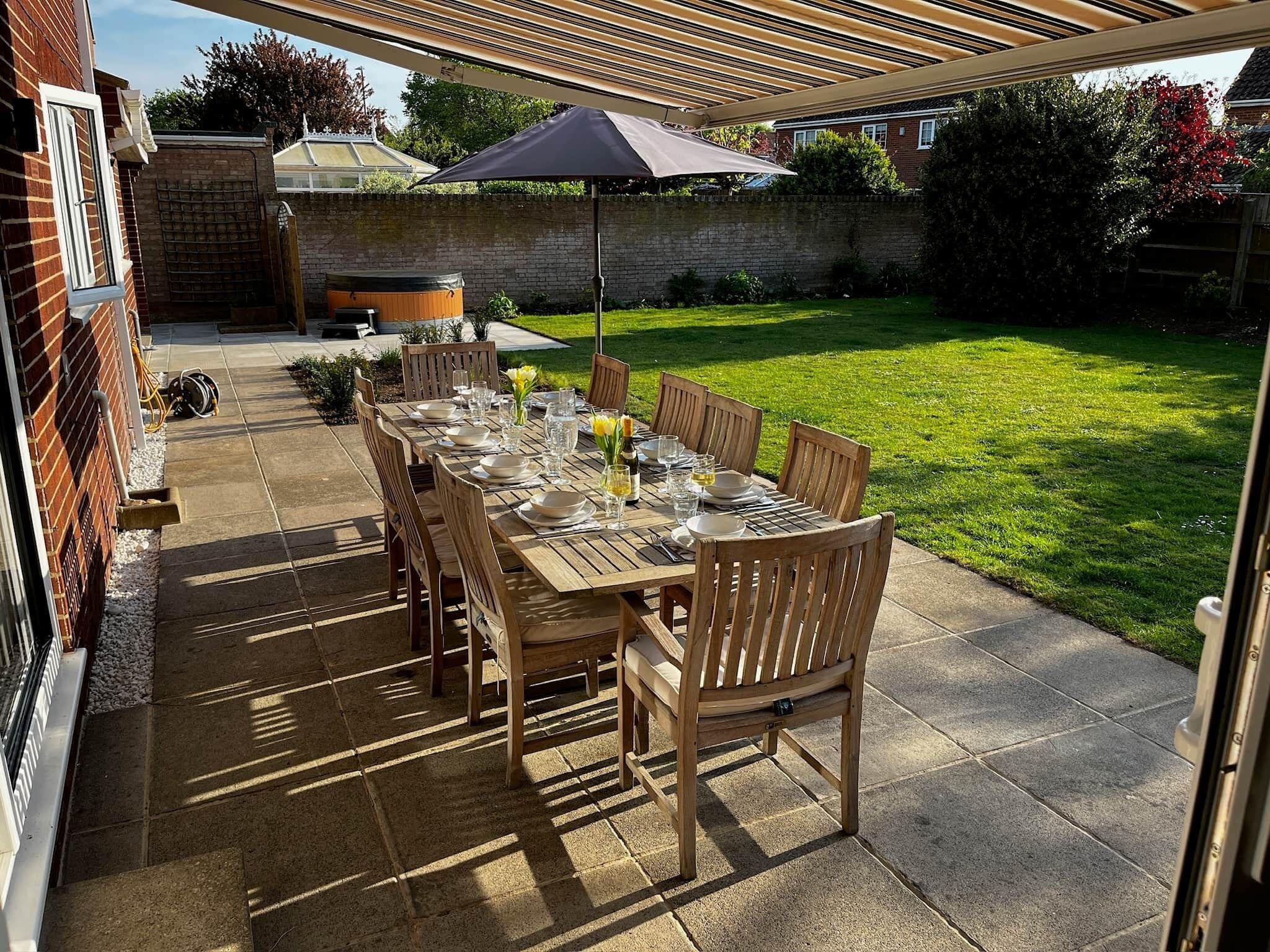 Outdoor dining