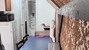 A compact kitchen with a microwave, refrigerator, and sink. - Elegant Studio Near Boston (Malden)