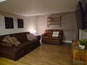 Living room - Peaceful Oasis Private Basement Suite With Queen Bed & Full Kitchen (Shawinigan)