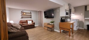 House, 1 Bedroom | Living room - Peaceful Oasis Private Basement Suite With Queen Bed & Full Kitchen (Shawinigan)