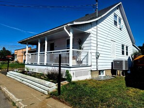 House, 1 Bedroom | Exterior - Peaceful Oasis Private Basement Suite With Queen Bed & Full Kitchen (Shawinigan)