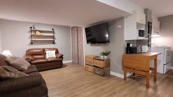 House, 1 Bedroom | Living room