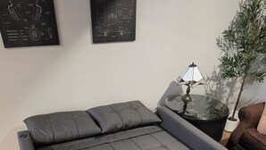 Interior - Peaceful Oasis Private Basement Suite With Queen Bed & Full Kitchen (Shawinigan)
