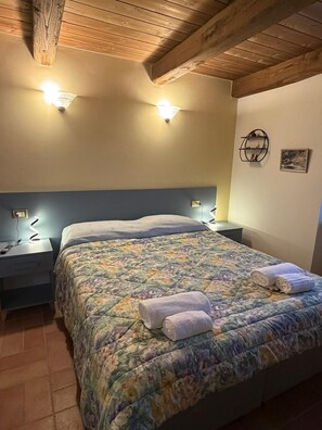 Superior-Dreibettzimmer | Schreibtisch, laptopgeeigneter Arbeitsplatz, kostenloses WLAN
