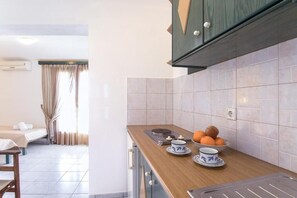 Studio, Balcony, Sea View | Private kitchen | Mini-fridge, microwave, espresso maker - Stefanis House (Skiathos)