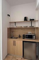 Deluxe Double Room, Balcony, City View | Interior